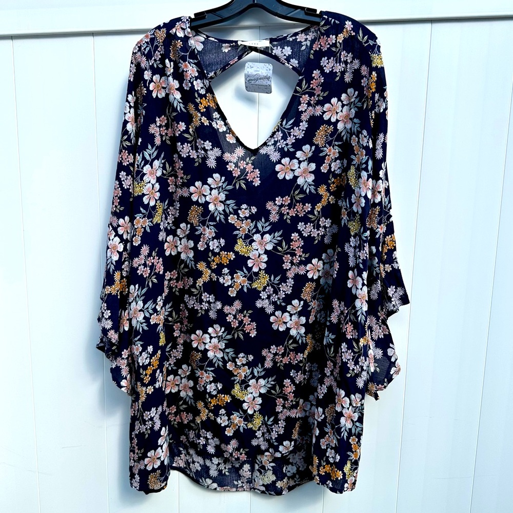Lush whitney bell sleeve shift dress